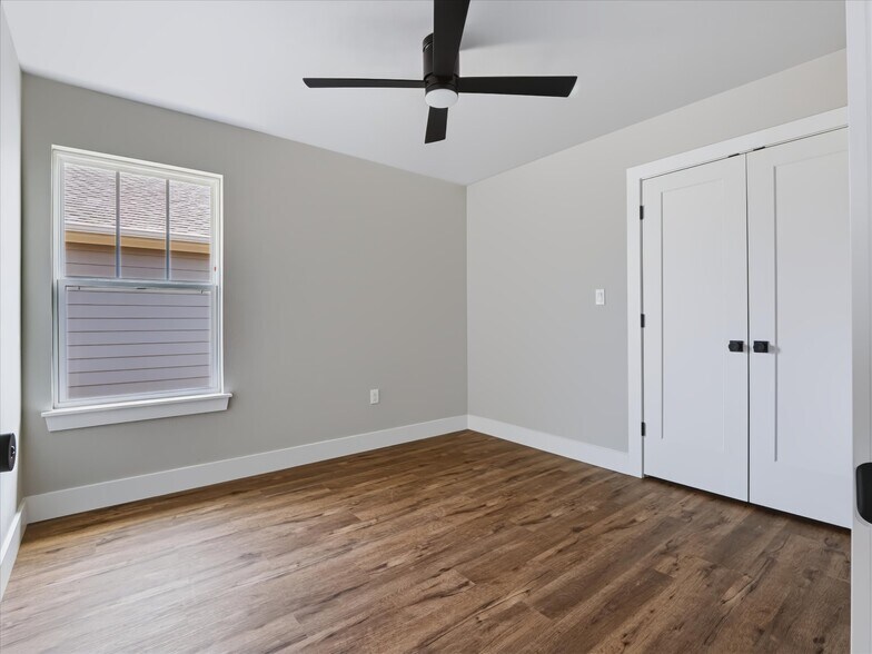 More Photos Of 1306 Country Rd, Whitesboro Apartments For Sale