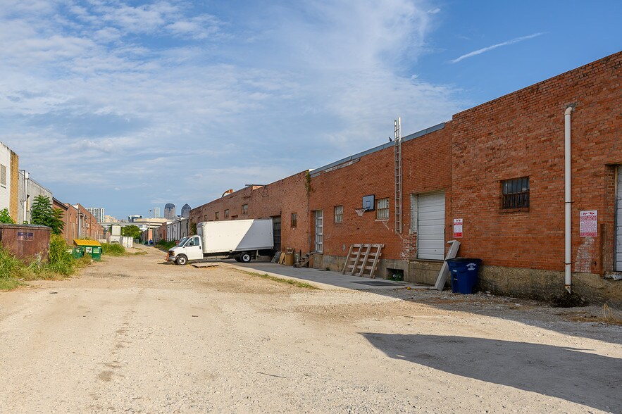 More Photos Of 2154 Irving Blvd, Dallas Light Distribution For Lease