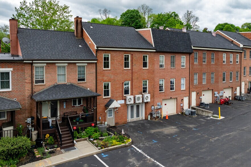 More Photos Of 74 Broadway, Kingston Office For Sale