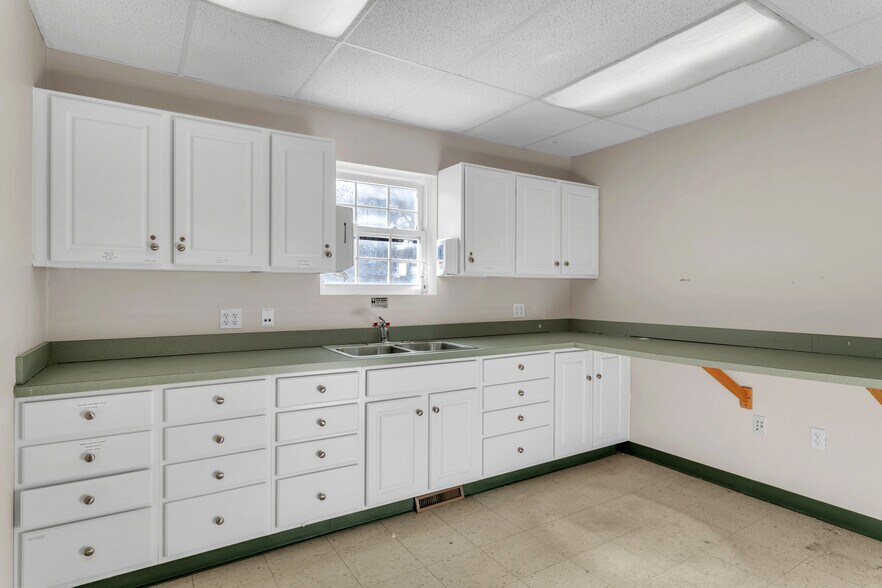 More Photos Of 800 College Hwy, Southwick Medical For Sale