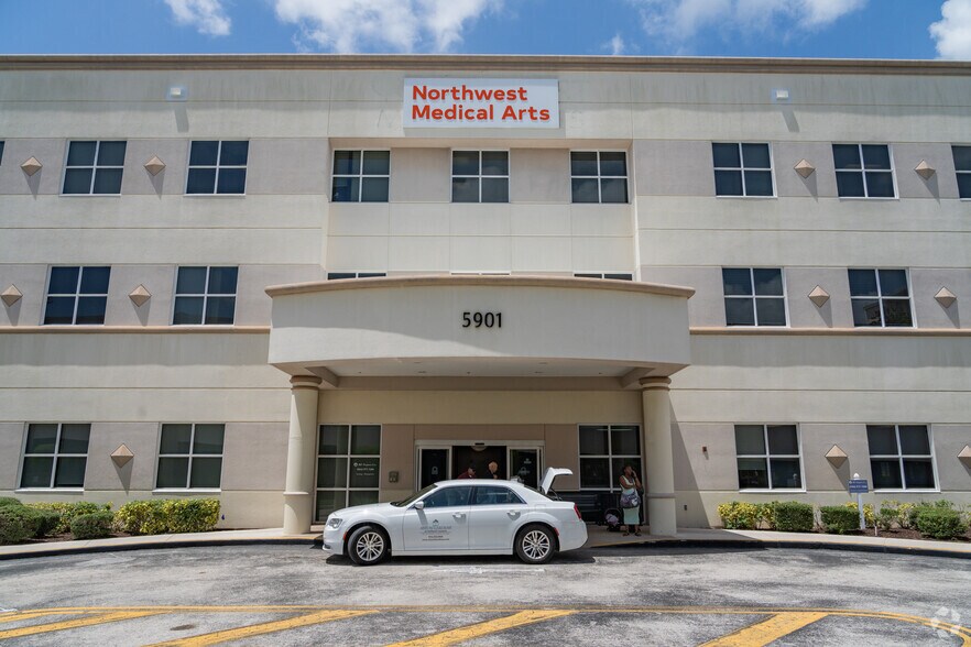 More Photos Of 5901 Colonial Dr, Margate Medical For Lease