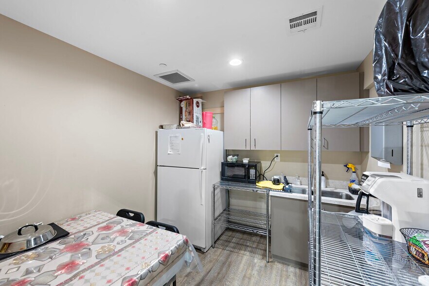 More Photos Of 615-623 S State College Blvd, Fullerton Distribution For Sale