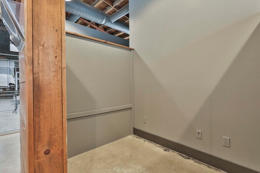 More Photos Of 147 Jackson St, Newnan Freestanding For Lease