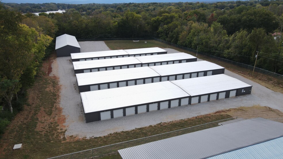 More Photos Of 912 Dinah Shore blvd, Winchester Self Storage For Sale