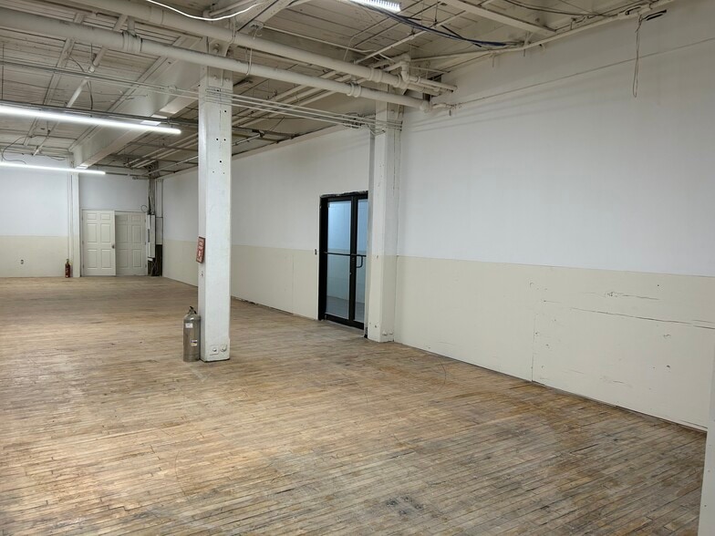 More Photos Of 100 Business St, Hyde Park Unknown For Lease