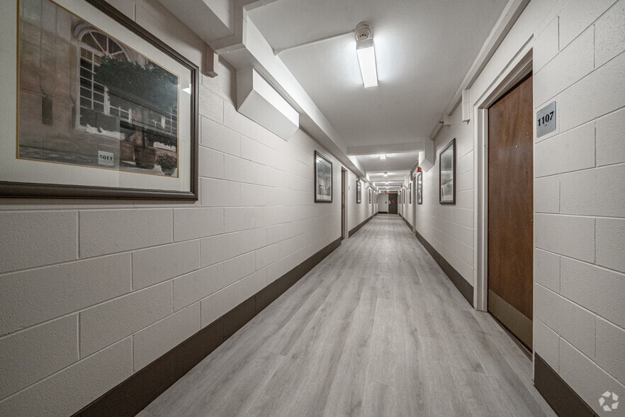 More Photos Of 311 N Ottawa St, Joliet Apartments For Lease