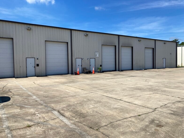 More Photos Of 105 E Davis Industrial Dr, Saint Augustine Warehouse For Lease