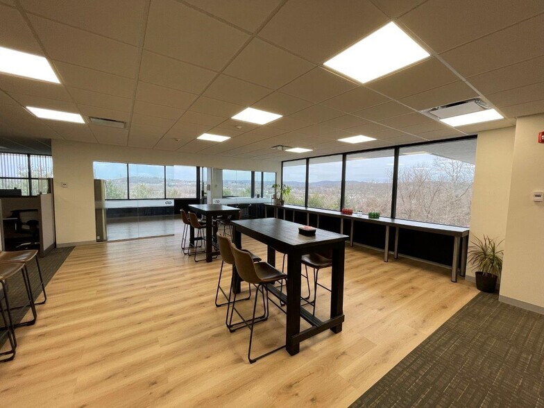 More Photos Of 4 Mountainview Ter, Danbury Office For Lease