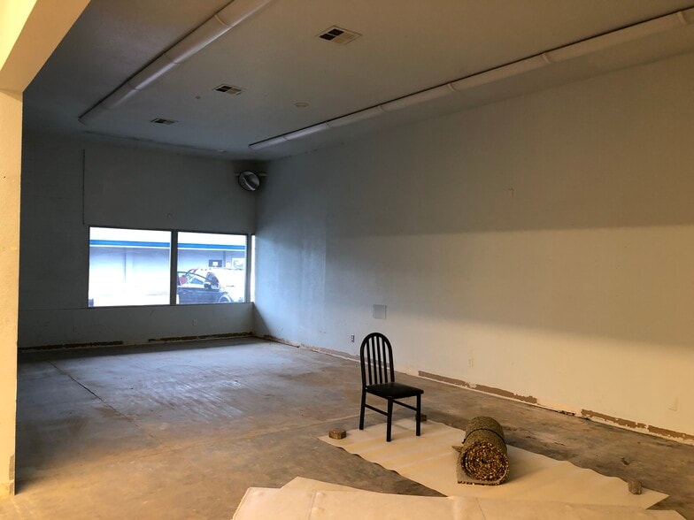 More Photos Of 2109 Roberts Rd, Medford Flex For Lease