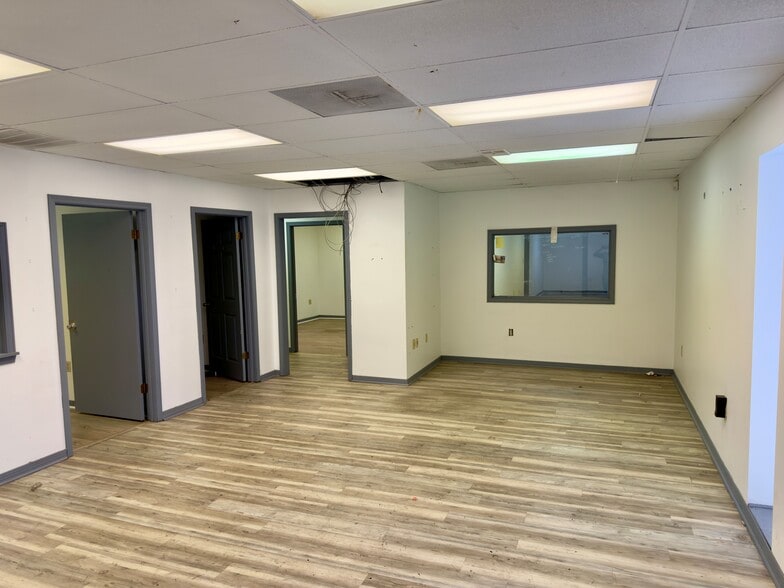 More Photos Of 3885 N Palafox Hwy, Pensacola Warehouse For Lease