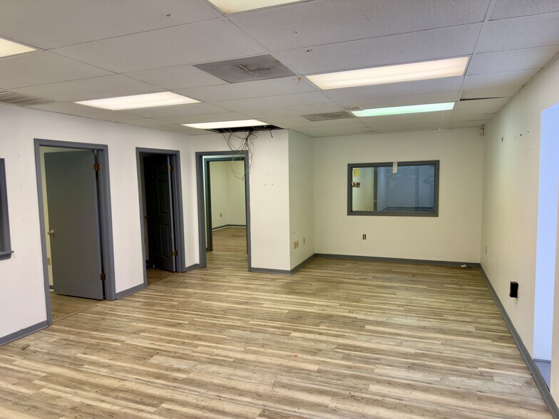 More Photos Of 3885 N Palafox Hwy, Pensacola Warehouse For Sale