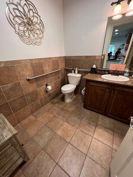 More Photos Of 2800 William D Tate Ave, Grapevine Medical For Lease