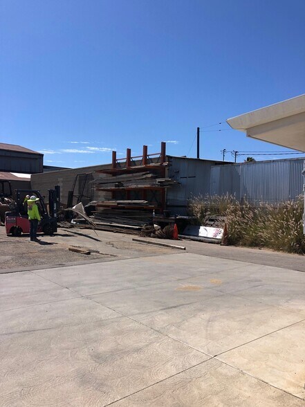 More Photos Of 16619 S Broadway St, Gardena Flex For Lease