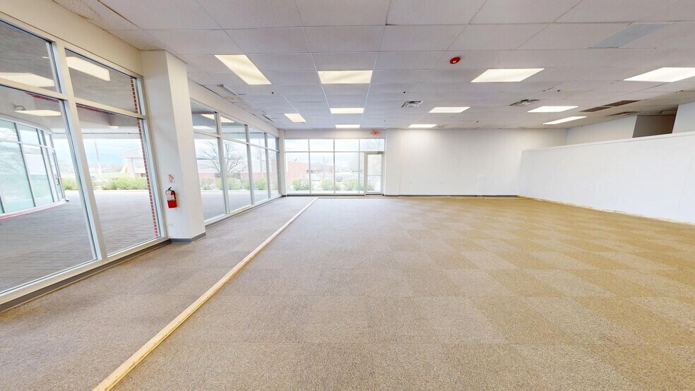 More Photos Of 5-25 E Golf Rd, Arlington Heights General Retail For Lease