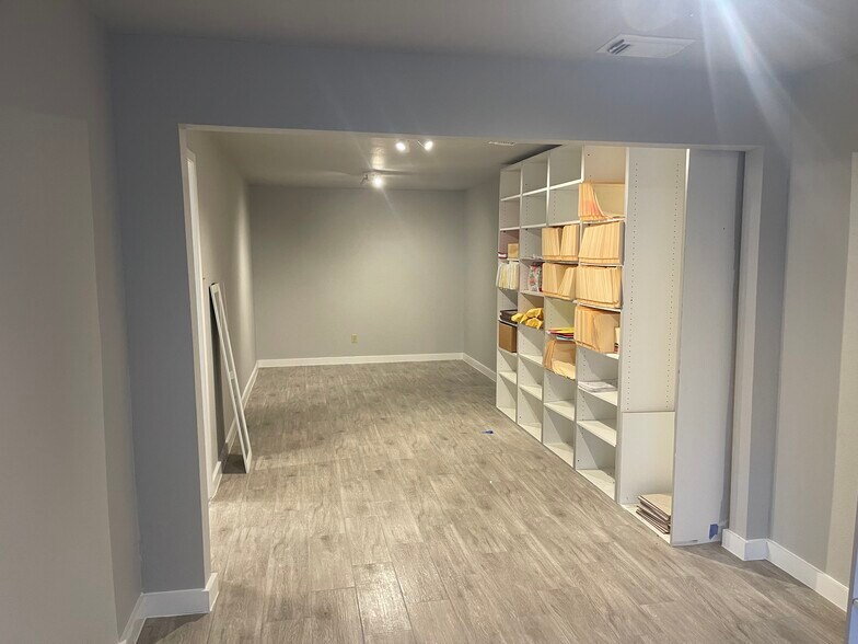 More Photos Of 4095 SE I 10 Frontage Rd, Sealy Medical For Sale