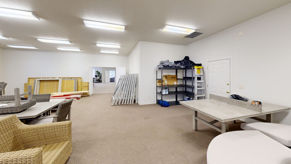 More Photos Of 102 Executive Dr, Bentonville Office For Lease