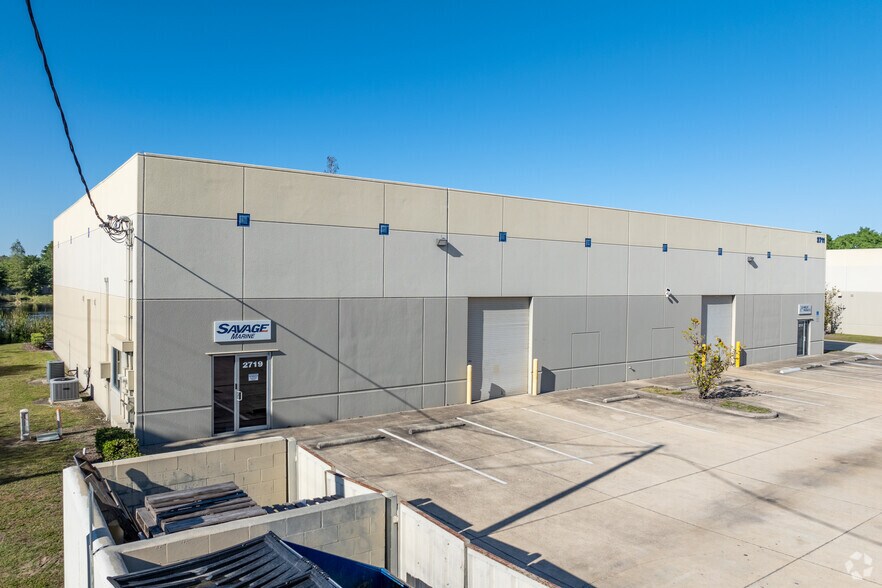 More Photos Of 2711-2719 Causeway Center Dr, Tampa Light Manufacturing For Lease