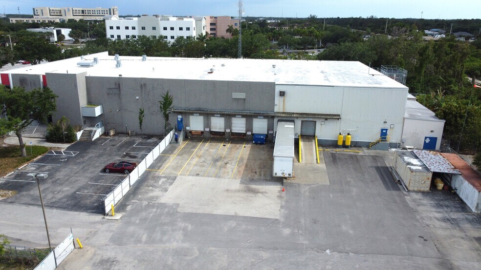 More Photos Of 13320 Metro Pky, Fort Myers Movie Radio TVStudio For Lease