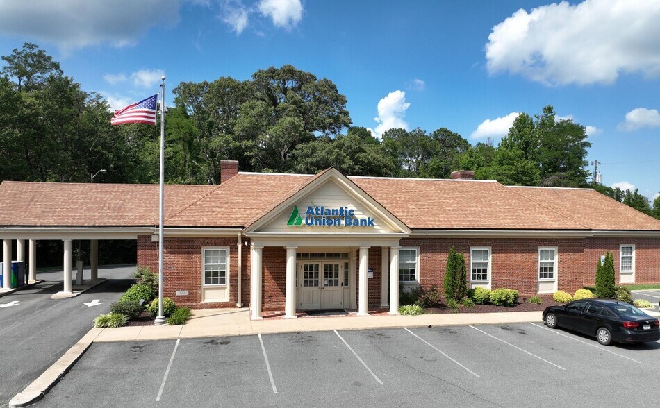 Primary Photo Of 10045 Kings Hwy, King George Bank For Sale