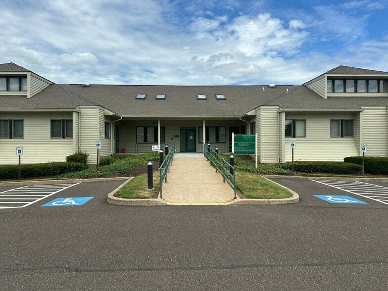 More Photos Of 333 N Oxford Valley Rd, Fairless Hills Medical For Lease