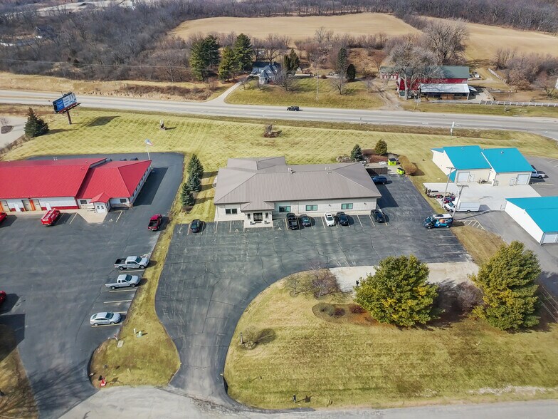 More Photos Of 2492 Crest Dr, Lake Geneva Office For Sale