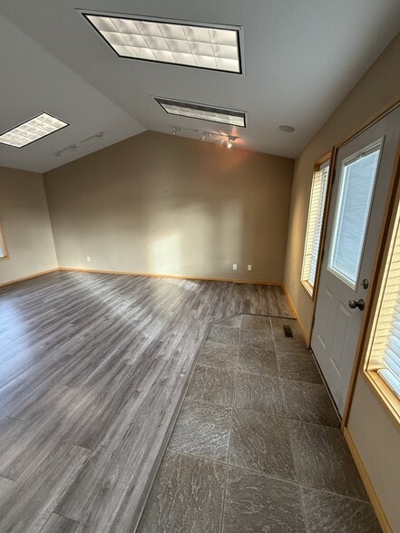 More Photos Of 917 SW Highland Ave, Redmond Office For Lease