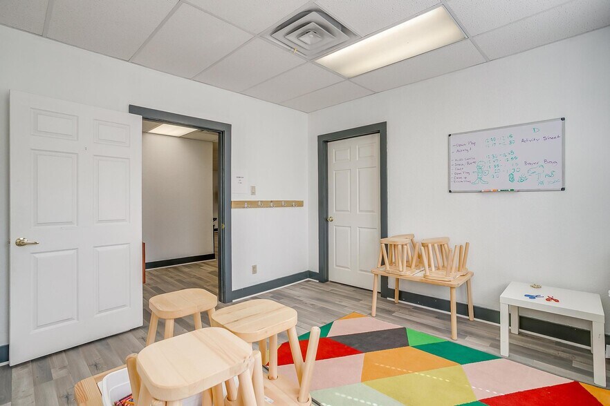 More Photos Of 1434 N Main St, Fort Worth Storefront Retail Office For Lease