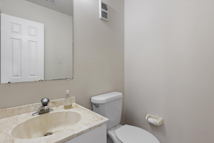 More Photos Of 1142-1148 Walker Rd, Great Falls Medical For Sale