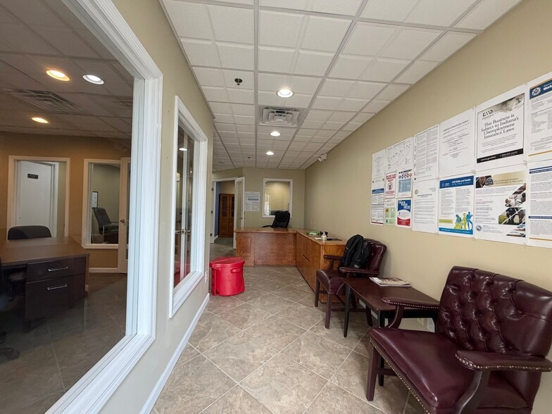 More Photos Of 10412 Allisonville Rd, Fishers Office For Sale