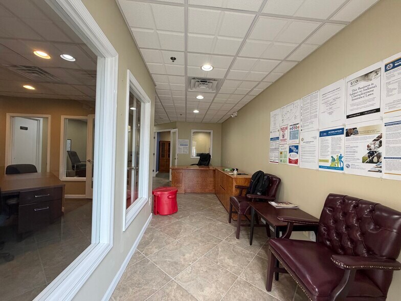 More Photos Of 10412 Allisonville Rd, Fishers Office For Sale