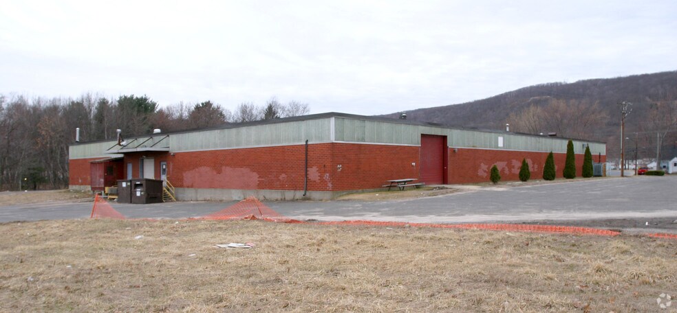 More Photos Of 315-319 Lake Ave, Bristol Manufacturing For Lease