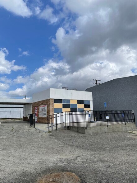 More Photos Of 125 E 6th St, Beaumont Auto Repair For Sale