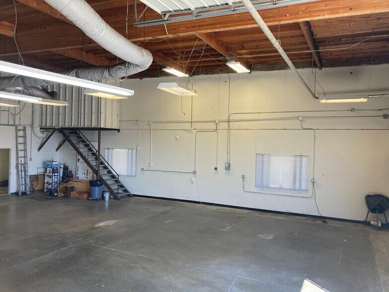 More Photos Of 21087 Cabot Blvd, Hayward Warehouse For Lease