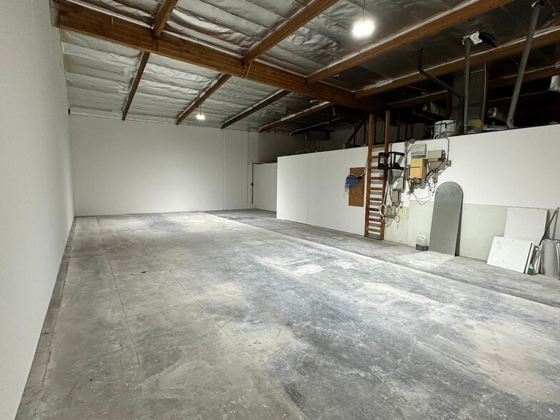 More Photos Of 1850 W Collins Ave, Orange Manufacturing For Lease