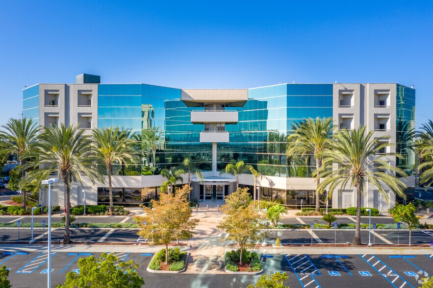 More Photos Of 10188 Telesis Ct, San Diego Unknown For Lease