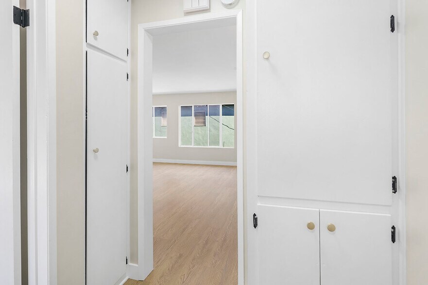 More Photos Of 3020 E 3rd St, Long Beach Apartments For Sale