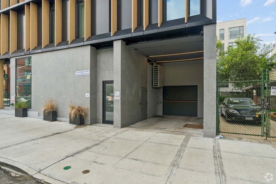 More Photos Of 28 Herbert St, Brooklyn Apartments For Lease