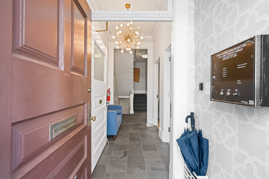 More Photos Of 2008 Hillyer Pl NW, Washington Office Residential For Sale