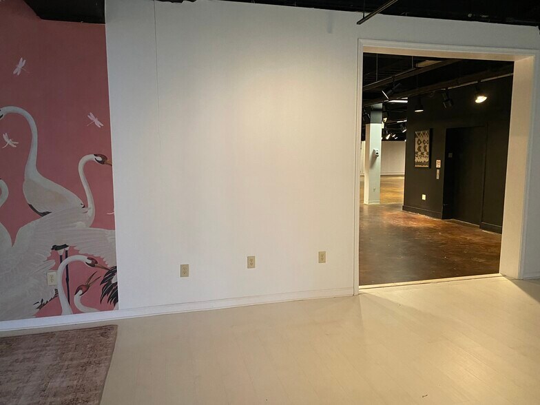 More Photos Of 156 S Main St, High Point General Retail For Lease