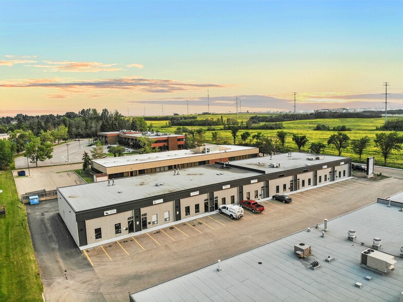 More Photos Of 405-437 Sioux Rd, Sherwood Park Warehouse For Lease