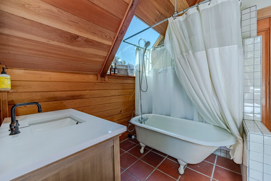 More Photos Of 1820 E 28th Ave, Eugene Multifamily For Sale