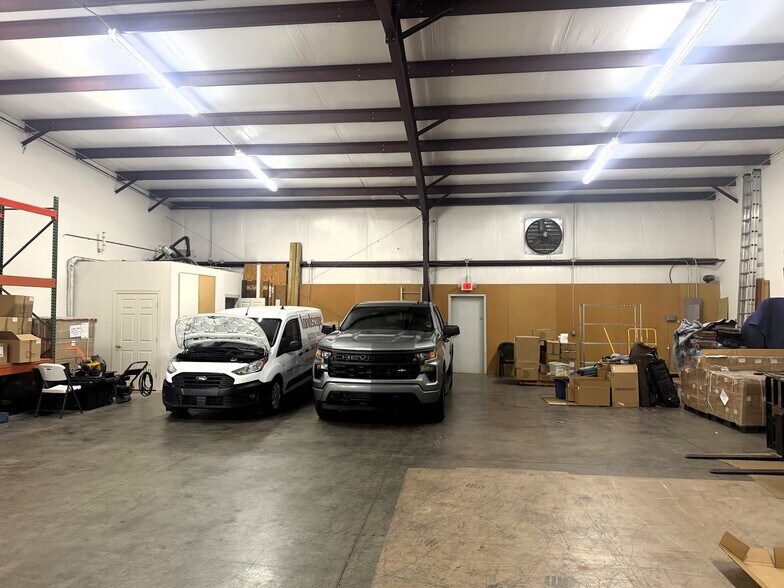 More Photos Of 5694-5706 Harrisburg Industrial Par Dr, Harrisburg Warehouse For Lease