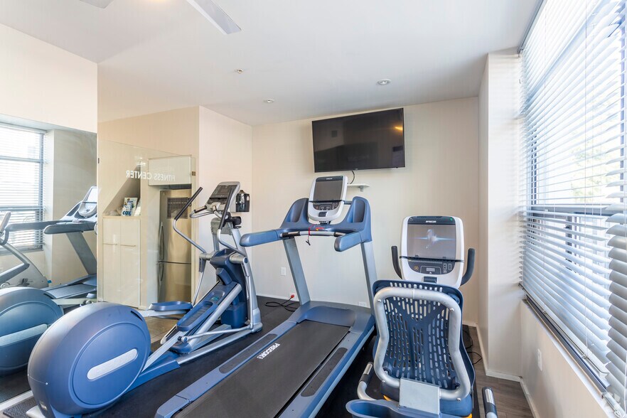 More Photos Of 2015 Hancock St, San Diego Apartments For Sale