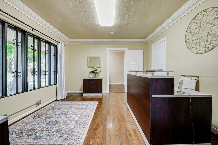 More Photos Of 2601 Prospect St, Houston Medical For Sale