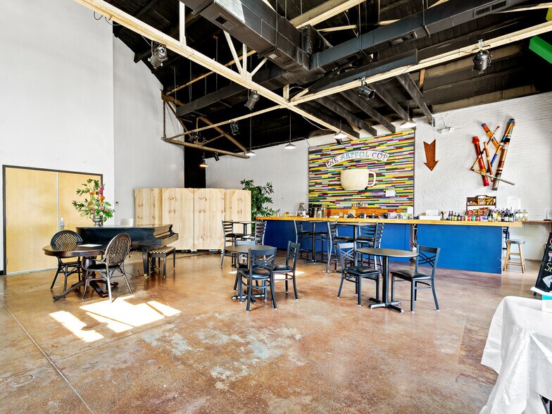 More Photos Of 125 S Main St, Hendersonville Storefront For Sale