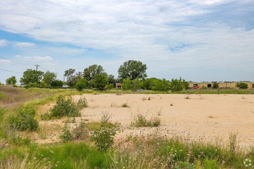 More Photos Of 1001 Rohde Road, Kyle Land For Lease