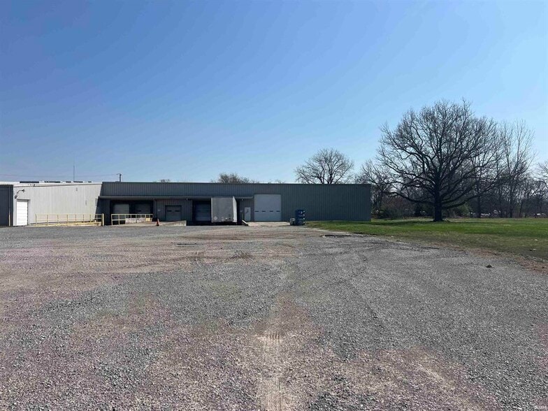 More Photos Of 1015 W 9th St, Mount Carmel Warehouse For Sale