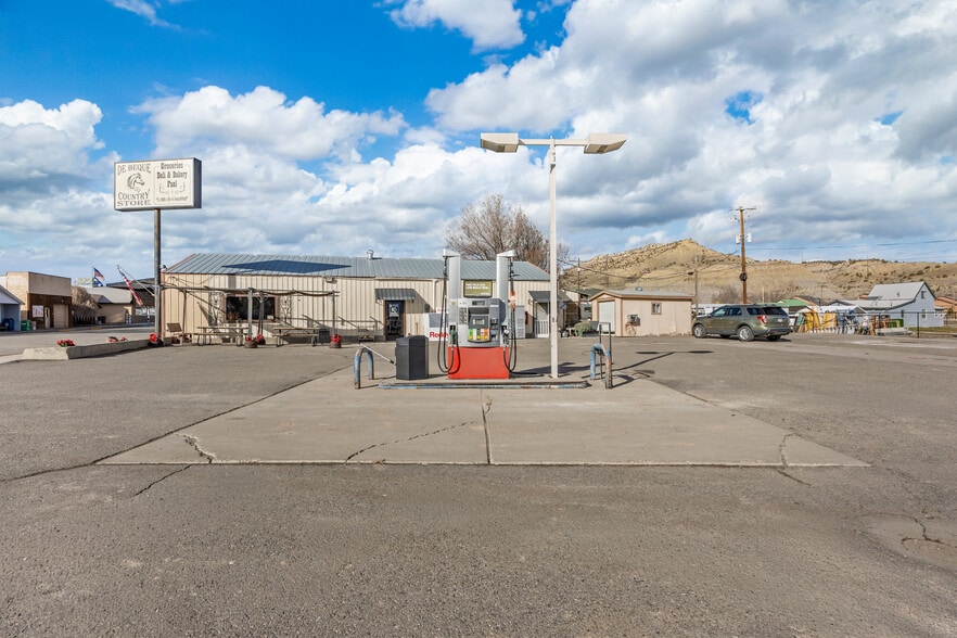 More Photos Of 320 Minter Ave, De Beque Convenience Store For Sale
