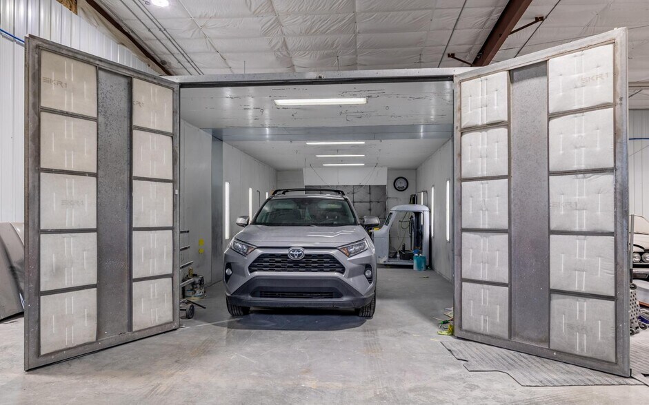 More Photos Of 528 Blackburn St, Cody Auto Repair For Sale