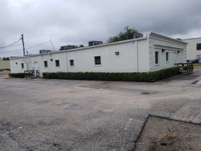 More Photos Of 6535 Rookin St, Houston General Retail For Sale